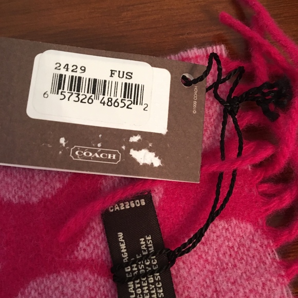 NWT Coach Fuschia Fringe Scarf - Picture 3 of 6